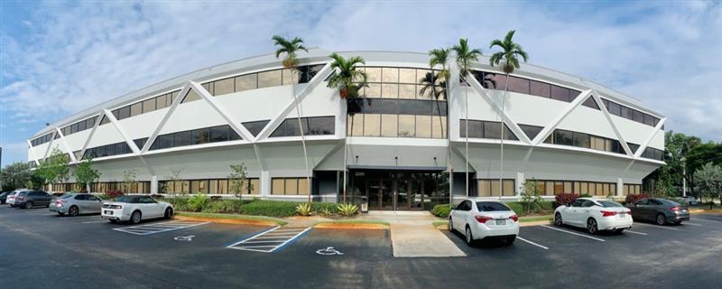 2200 W Commercial Blvd, Fort Lauderdale, FL for lease - Building Photo - Image 1 of 2