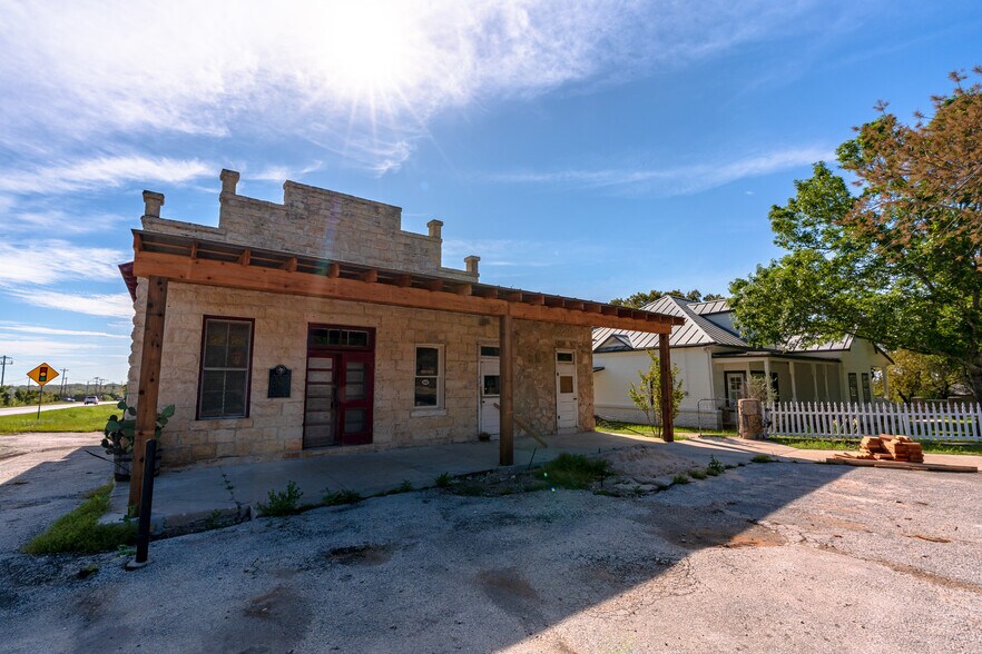 843 State Highway 46 E, Bergheim, TX, 78004 Office/Retail Space For Lease