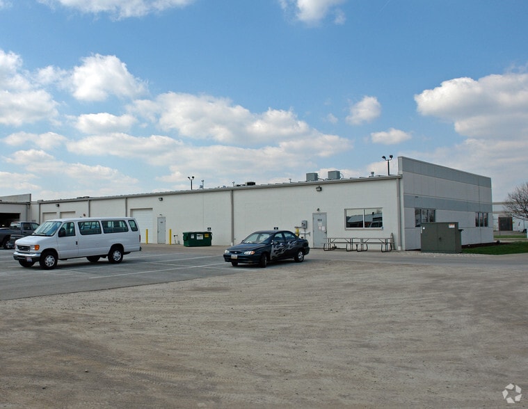 604-620 Phillips Dr, Dayton, OH for lease - Building Photo - Image 3 of 17