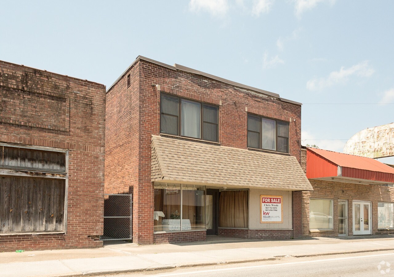 311 S Main St, Lake City, TN 37769