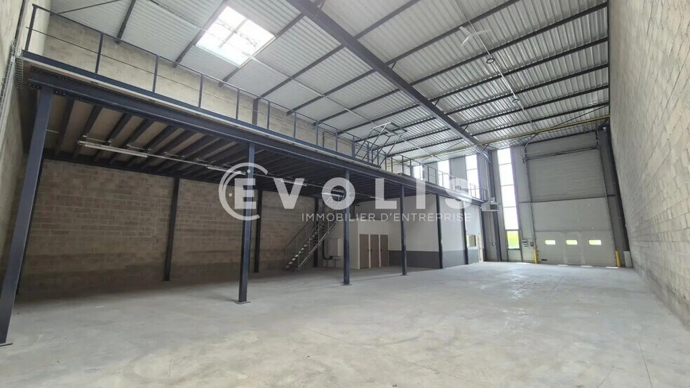 Retail in Serris for lease - Interior Photo - Image 2 of 9