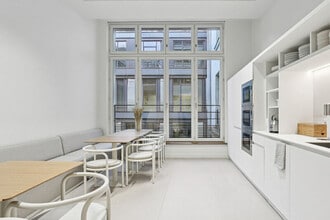 62-64 Rue De Lisbonne, Paris for lease Interior Photo- Image 2 of 16