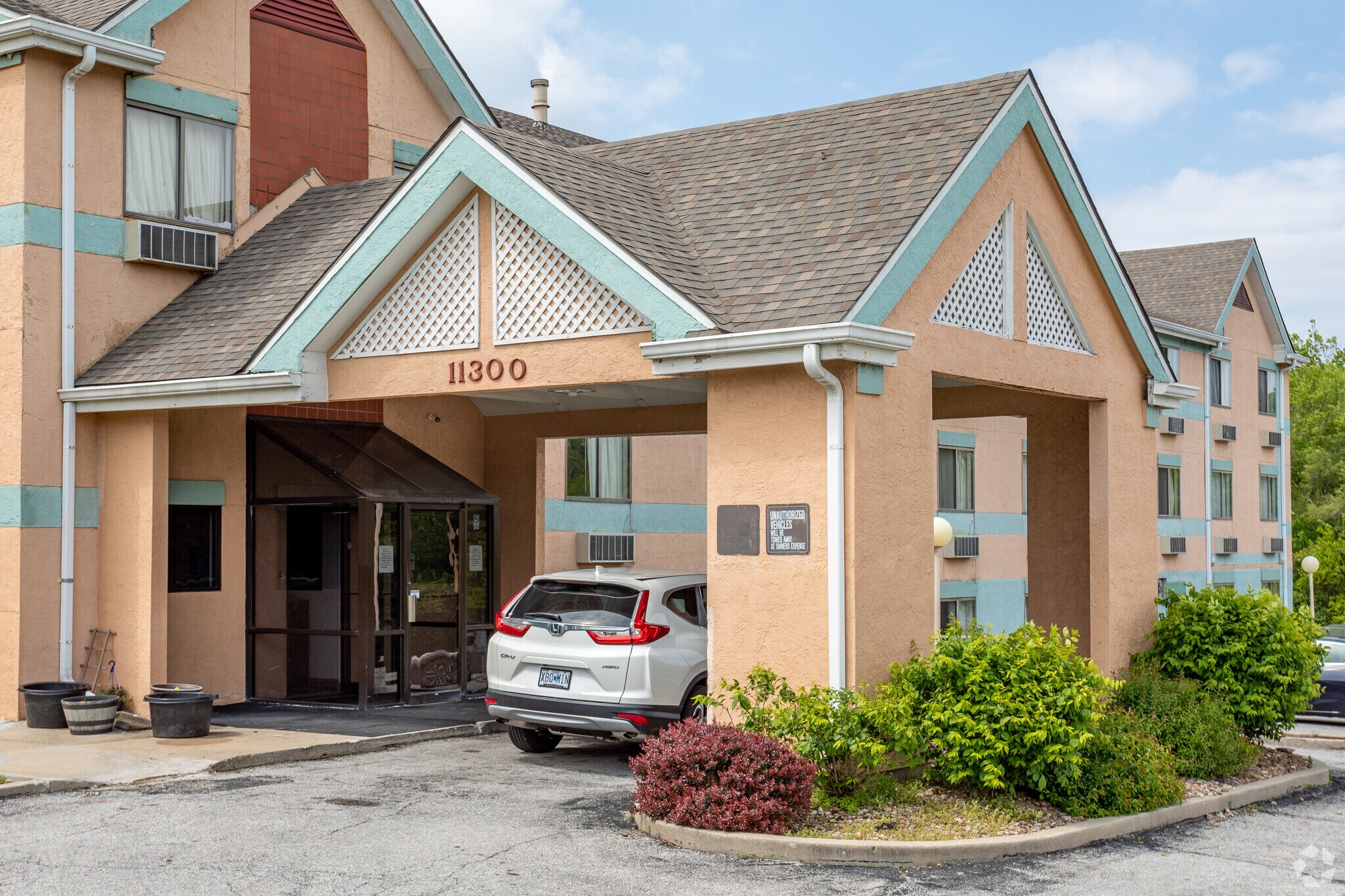 11300 NW Prairie View Rd, Kansas City, MO 64153 KCI Lodge