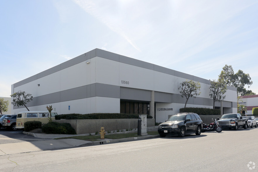 13564 Larwin Cir, Santa Fe Springs, CA for lease - Building Photo - Image 2 of 3