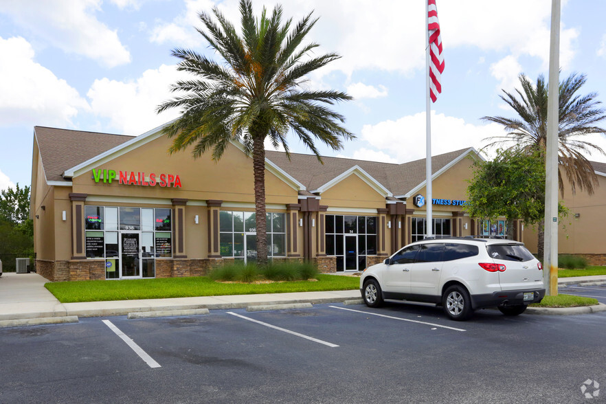 930-938 W Lumsden Rd, Brandon, FL for lease - Building Photo - Image 3 of 4