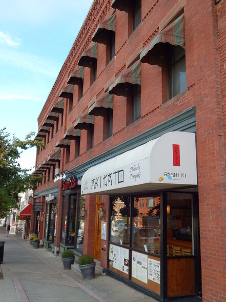 11-19 N Pleasant St, Amherst, MA for lease - Building Photo - Image 1 of 11