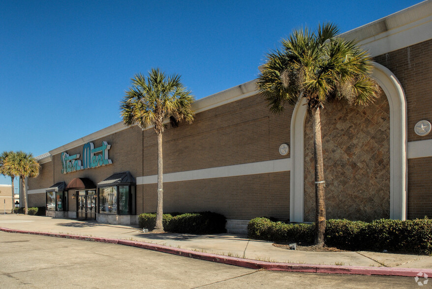 4410-4438 Dowlen Rd, Beaumont, TX for lease - Building Photo - Image 1 of 7