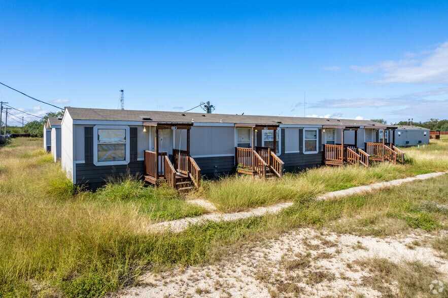 416 Mulberry St, Jourdanton, TX for sale - Building Photo - Image 1 of 1