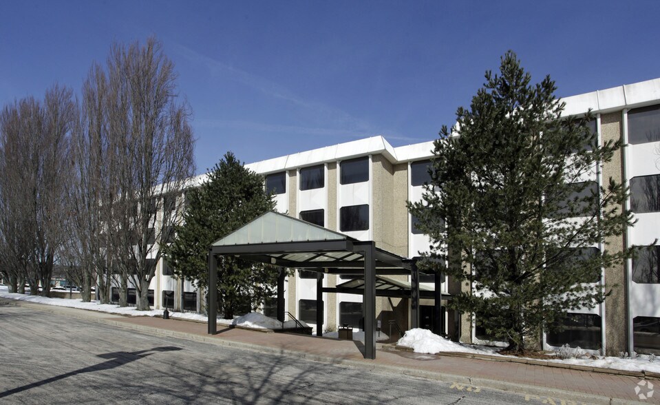 1 Huntington Quadrangle, Melville, NY, 11747 Office Space For Lease