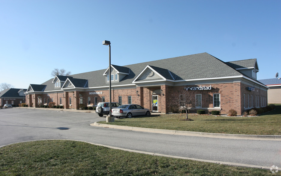 5465 Grand Ave, Gurnee, IL for lease - Primary Photo - Image 2 of 3