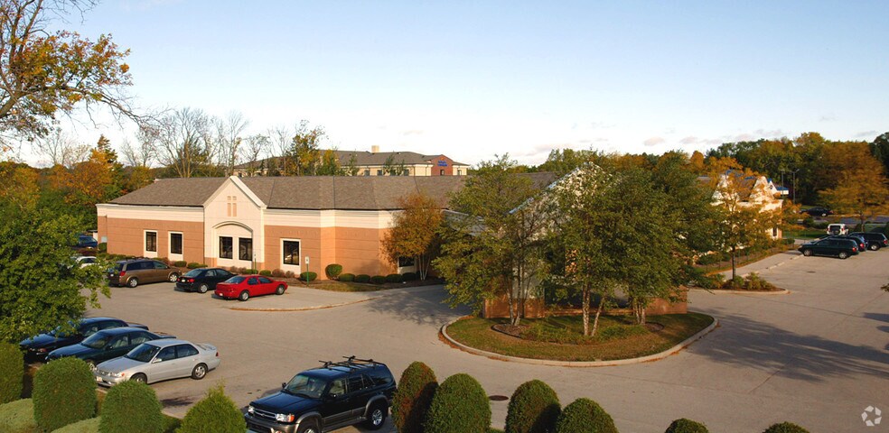 9233 N Green Bay Rd, Glendale, WI for sale - Primary Photo - Image 1 of 1