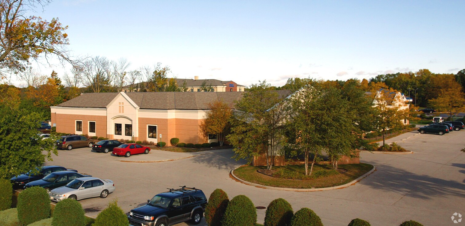 9233 N Green Bay Rd, Glendale, WI for sale Primary Photo- Image 1 of 1