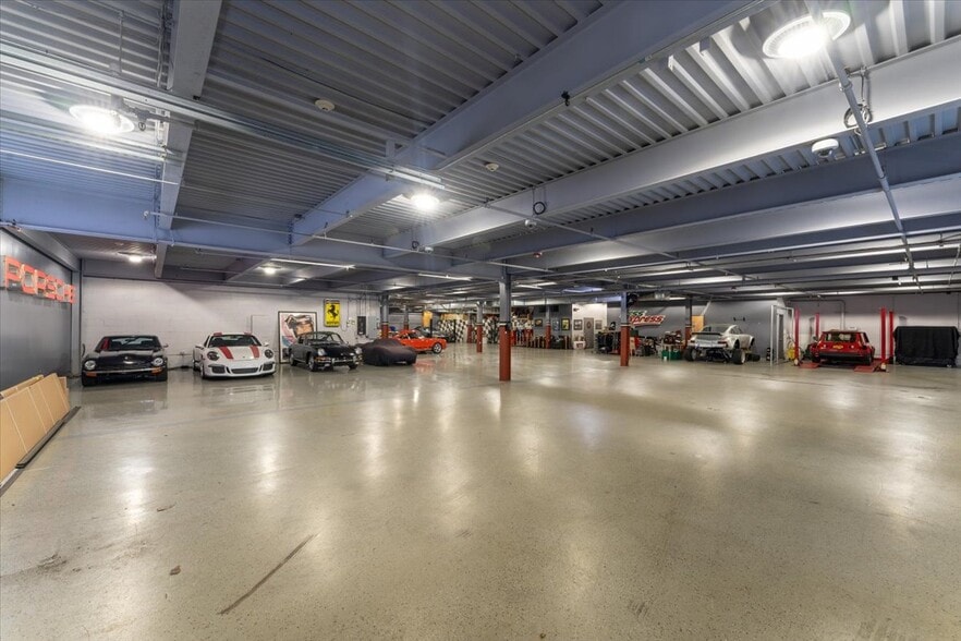 85 Pine Hollow Rd, Oyster Bay, NY for lease - Building Photo - Image 2 of 11