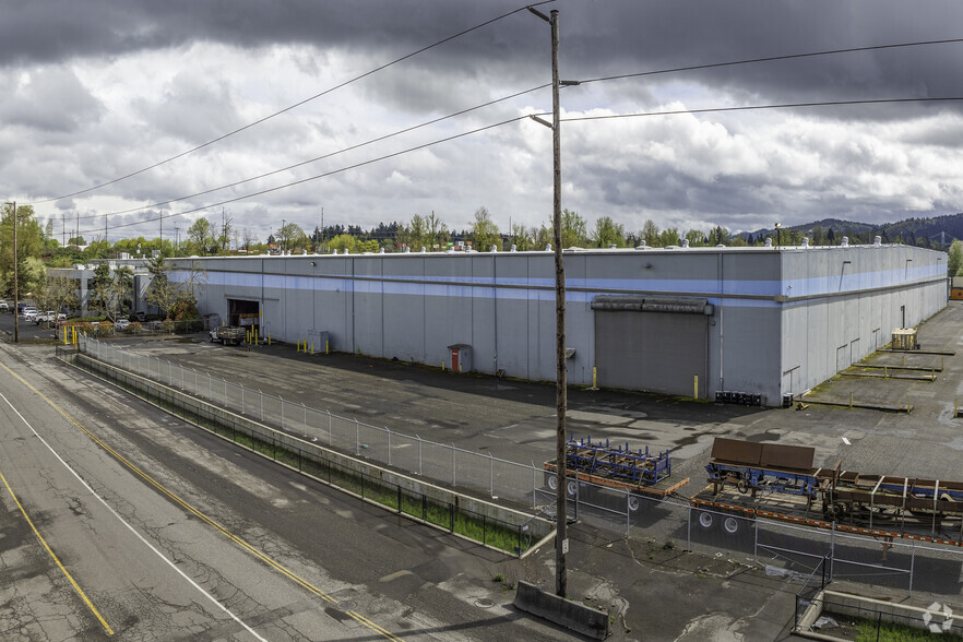 9040 N Burgard Way, Portland, OR for lease - Building Photo - Image 2 of 6