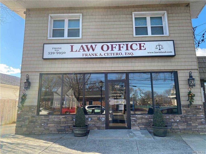 248 Higbie Ln, West Islip, NY 11795