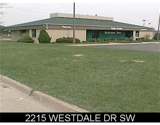 2215 Westdale Dr SW, Cedar Rapids, IA for sale Primary Photo- Image 1 of 1