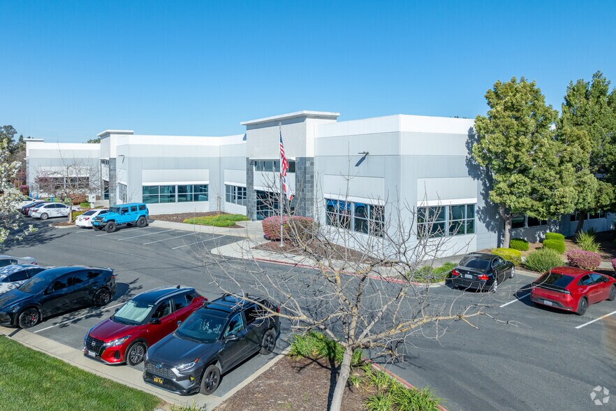 2218 Kausen Dr, Elk Grove, CA for lease - Building Photo - Image 1 of 17