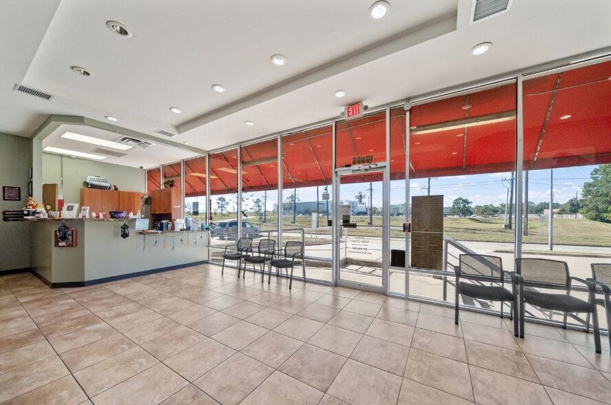 10205 Birchridge Dr, Humble, TX for sale - Interior Photo - Image 3 of 5