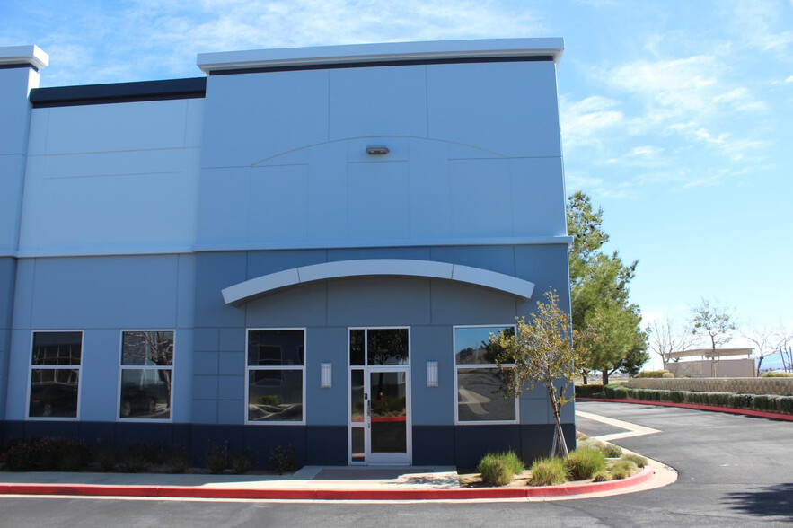 602 Commerce Ave, Palmdale, CA for sale - Building Photo - Image 2 of 2