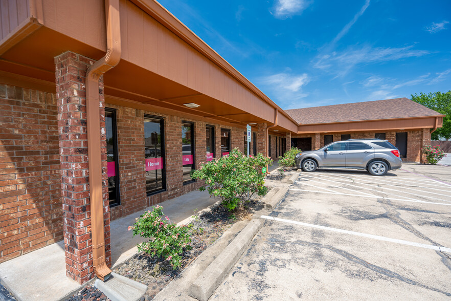 7510 Davis Blvd, North Richland Hills, TX for sale - Building Photo - Image 3 of 9