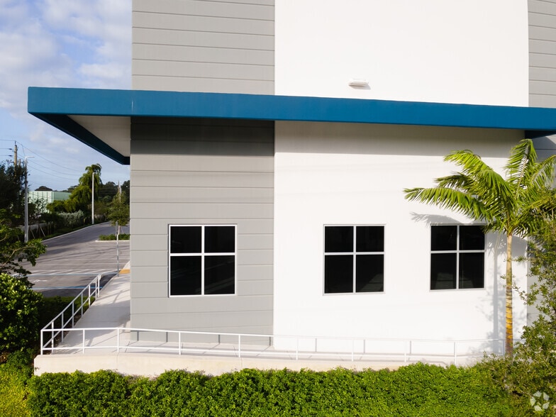 3303 SW 12th Ave, Fort Lauderdale, FL for lease - Building Photo - Image 3 of 6