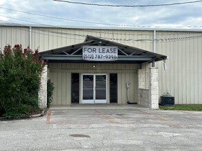 400 Uhland Rd, San Marcos, TX for lease Building Photo- Image 2 of 6