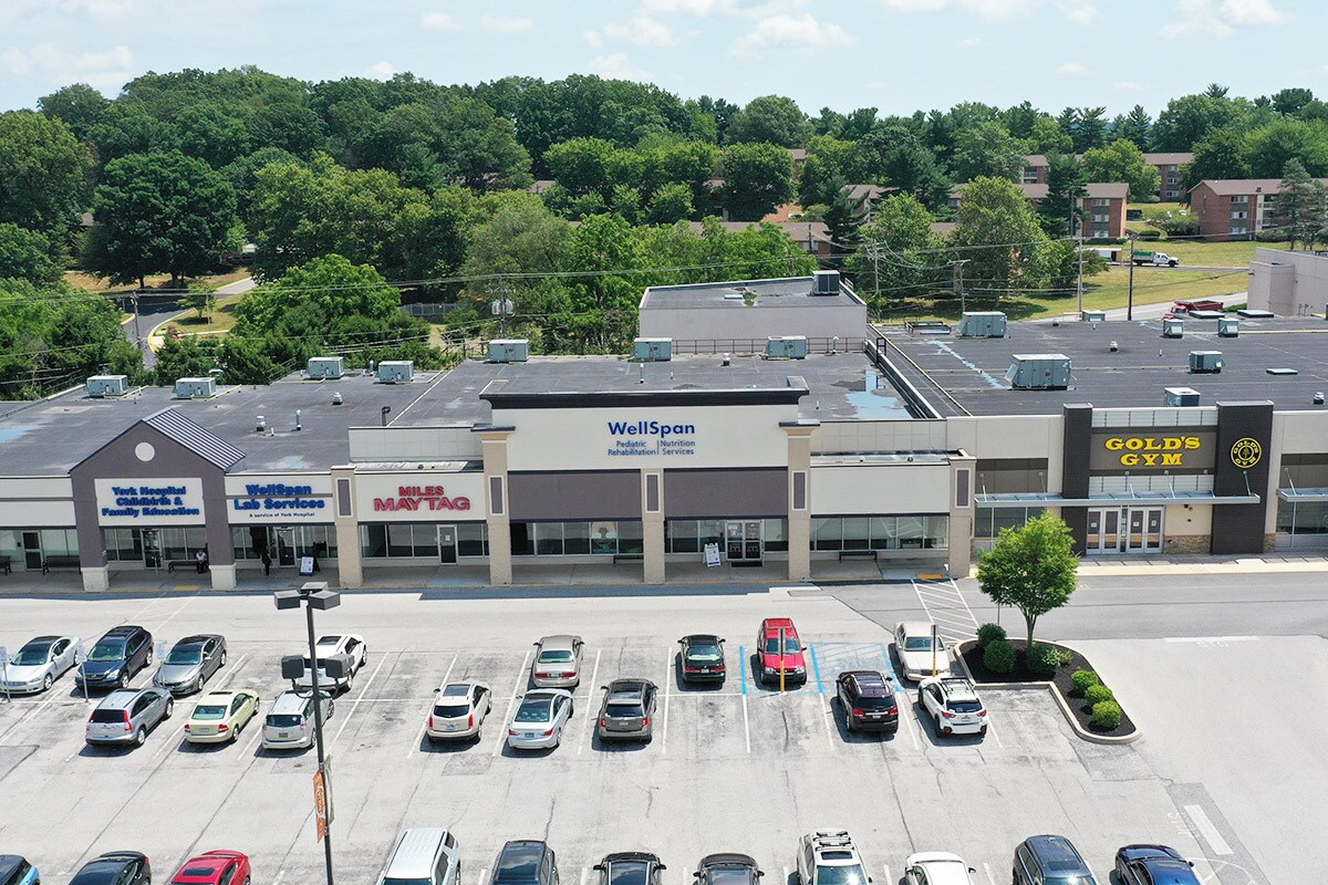 2081 Springwood Rd, York, PA 17403 Queensgate Shopping Center