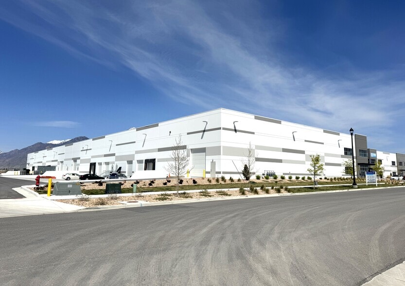 1950 N Canyon Creek Pkwy, Spanish Fork, UT for lease - Building Photo - Image 2 of 9