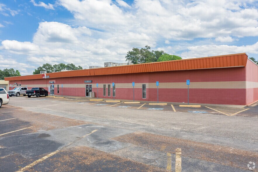 701 E Davis St, Conroe, TX for sale - Primary Photo - Image 1 of 1