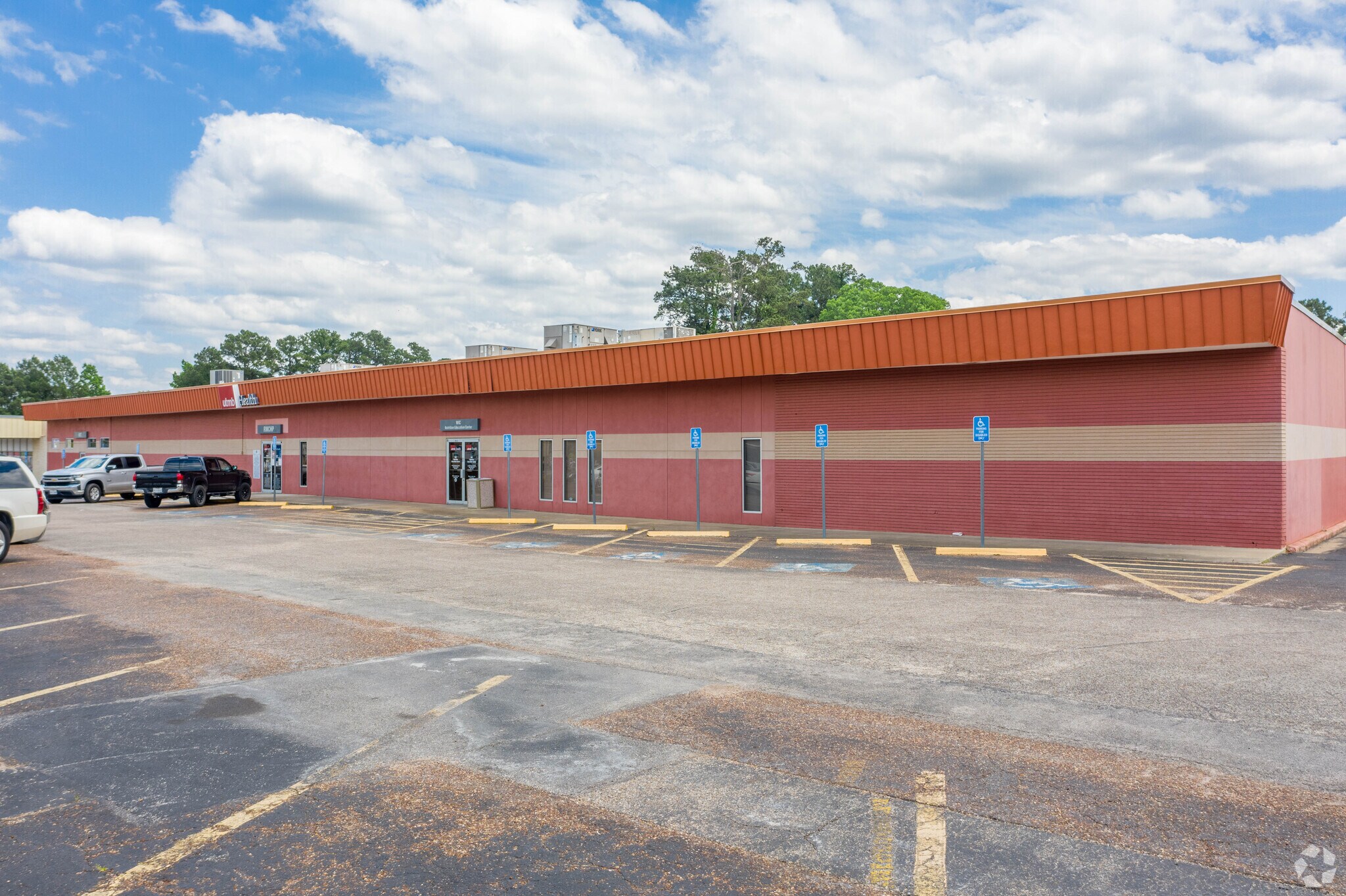 701 E Davis St, Conroe, TX for sale Primary Photo- Image 1 of 1