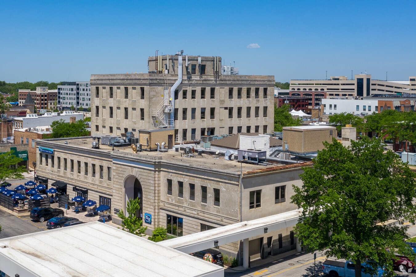 105 S York St, Elmhurst, IL 60126 Fifth Third Bank Building