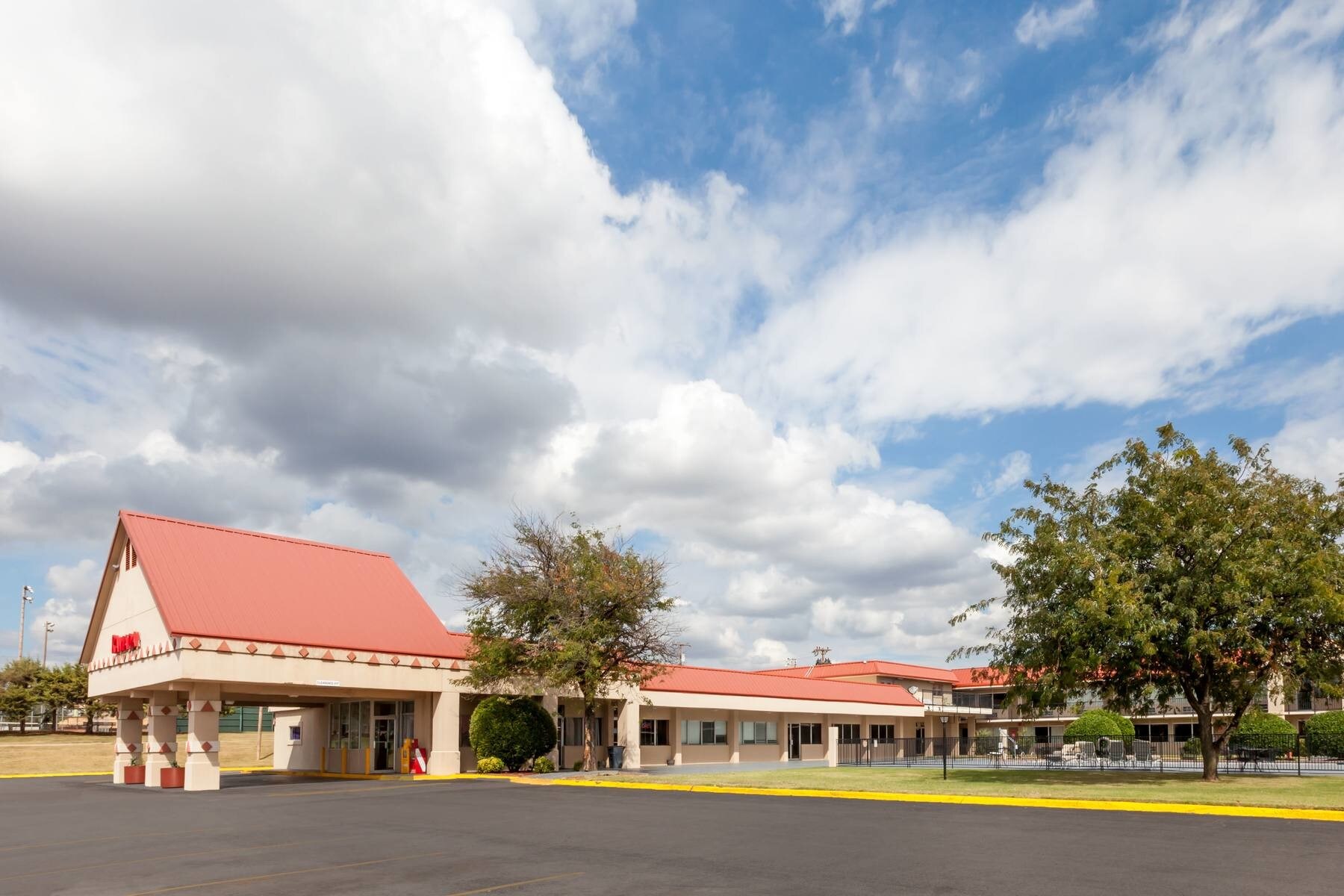 2140 W Gary Blvd, Clinton, OK for sale Building Photo- Image 1 of 1