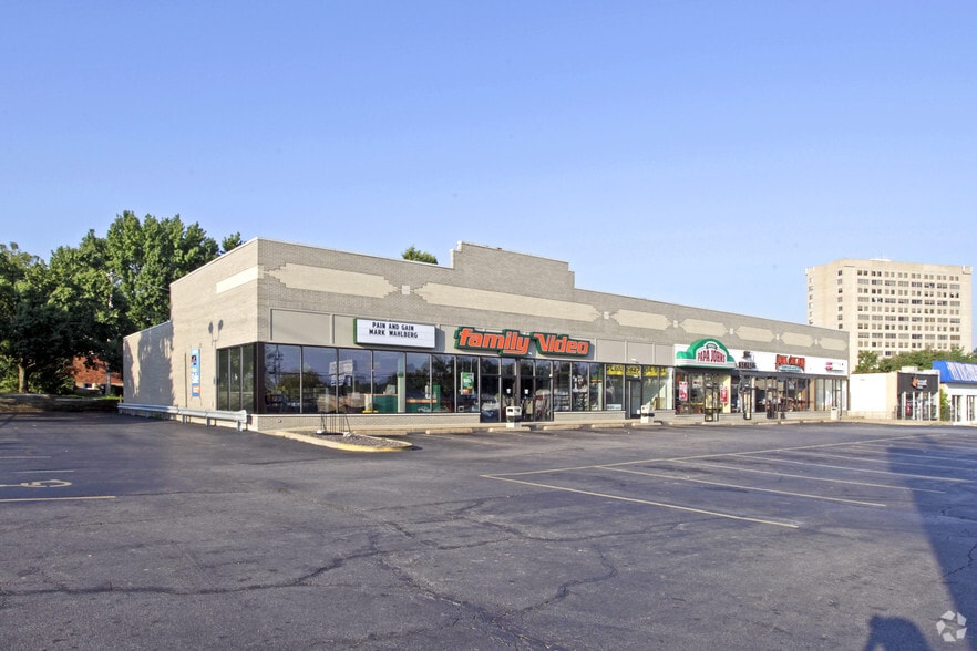 10460-10468 Saint Charles Rock Rd, Saint Ann, MO for lease - Primary Photo - Image 1 of 3