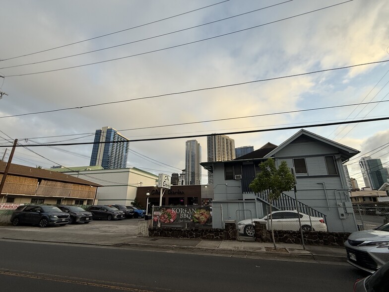 1303 Rycroft St, Honolulu, HI for lease - Building Photo - Image 1 of 21