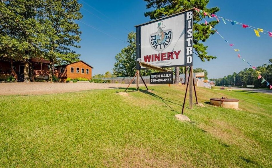 17 Oak Leaf Ln, Broken Bow, OK for sale - Building Photo - Image 1 of 1