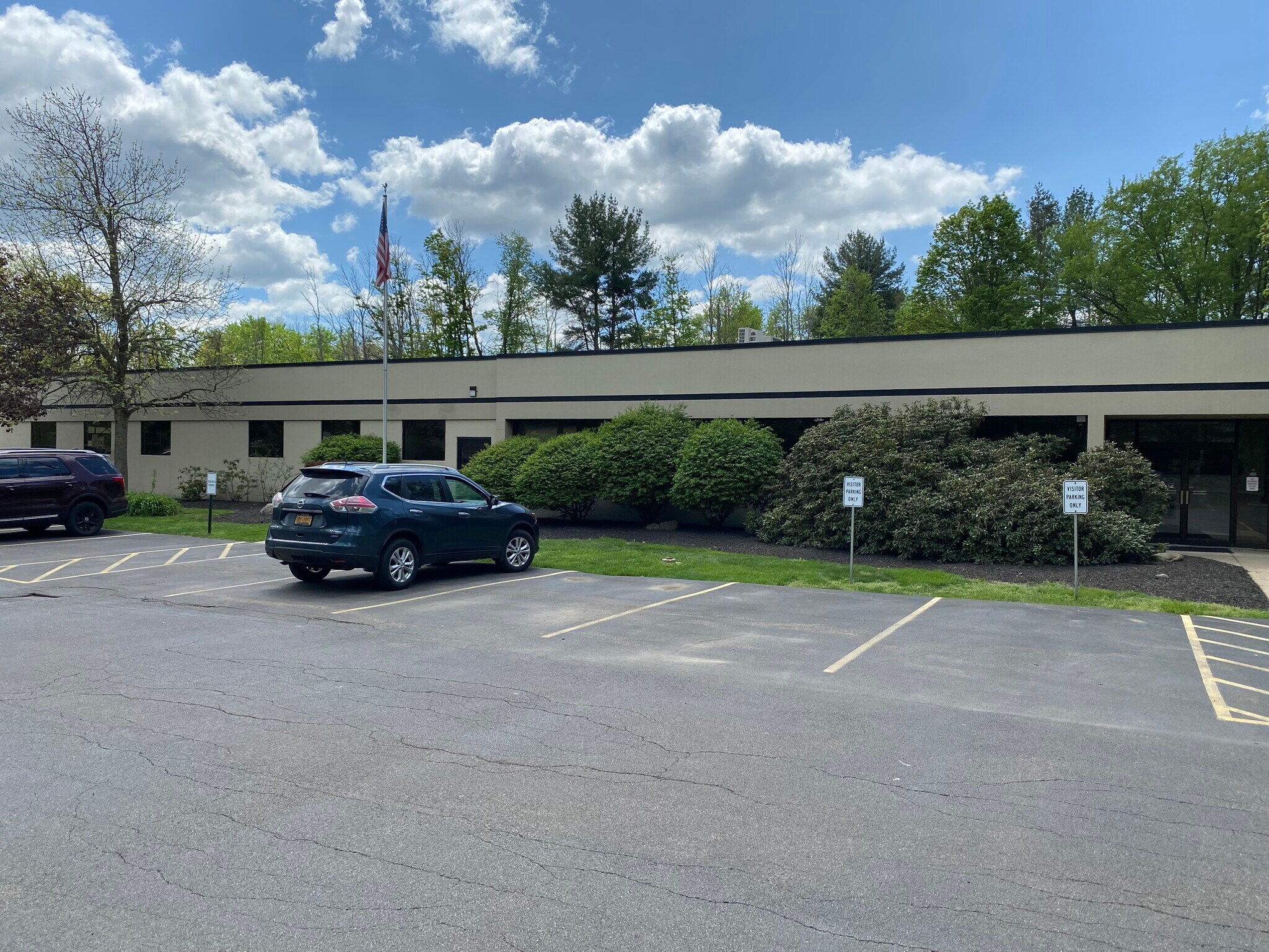 11 Cobham Dr, Orchard Park, NY 14127 Flex for Sale