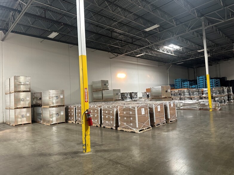 2890 114th St, Grand Prairie, TX for lease - Interior Photo - Image 1 of 7