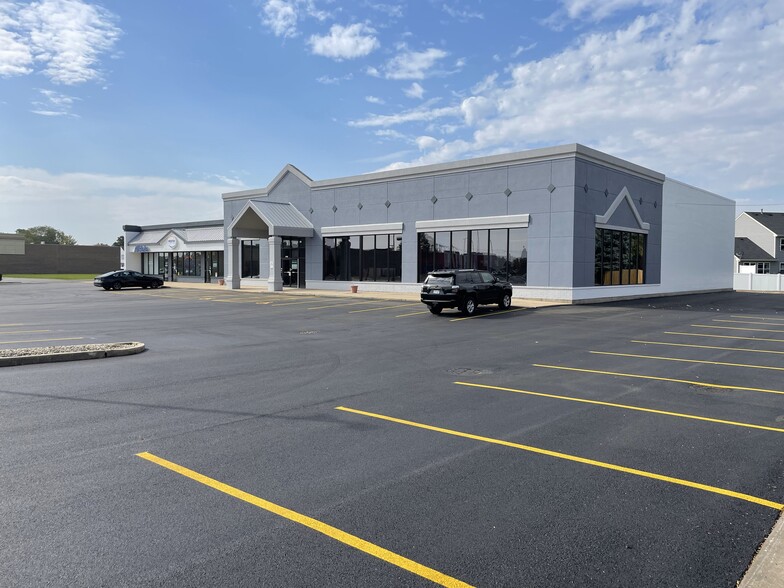 1611-1617 Douglas Rd, Montgomery, IL for lease - Building Photo - Image 3 of 9