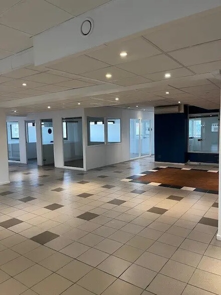 9 Rue Maurice Grandcoing, Ivry-sur-Seine for lease - Building Photo - Image 1 of 12