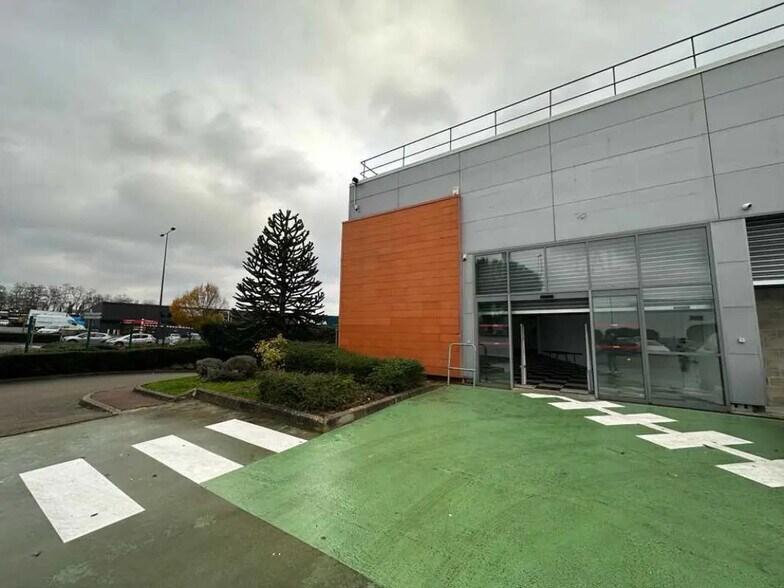 Flex in Saint-Brice-sous-Forêt for lease - Building Photo - Image 1 of 7