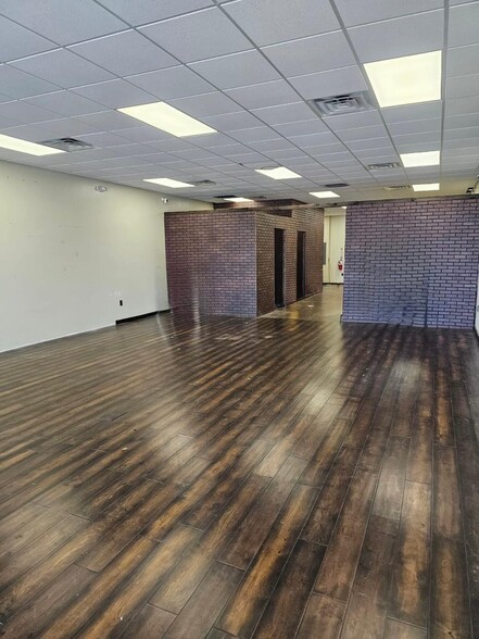 11823 Memorial Pky, Huntsville, AL for lease - Building Photo - Image 2 of 5