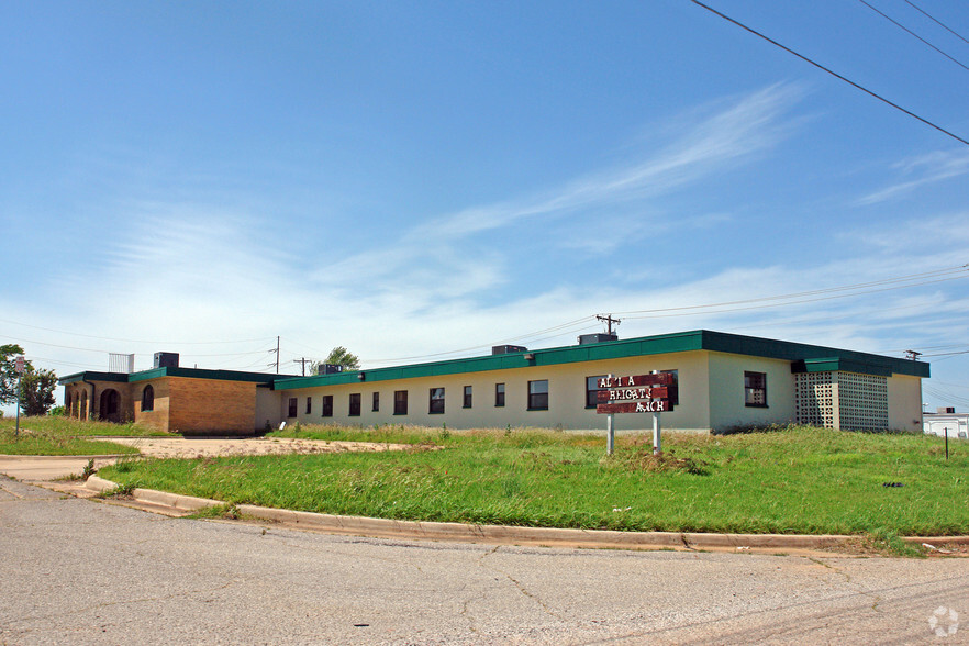 1215 NE 34th St, Oklahoma City, OK for sale - Primary Photo - Image 1 of 17