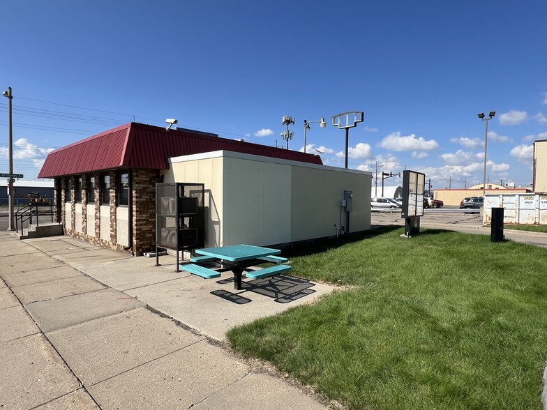 1922 E Broadway Ave, Bismarck, ND for lease - Building Photo - Image 3 of 15