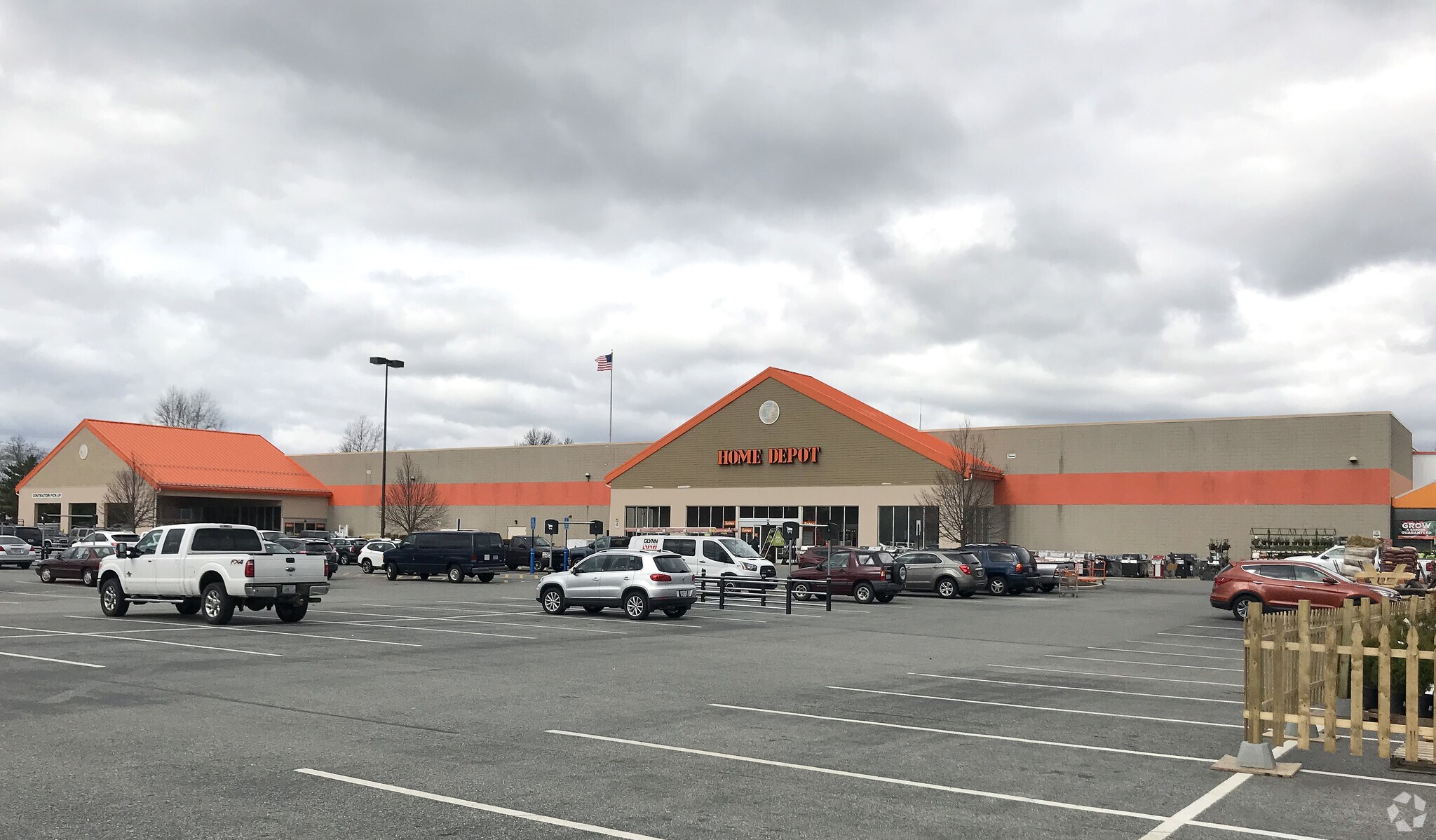 864898 W Main Rd, Middletown, RI 02842 Middletown Plaza