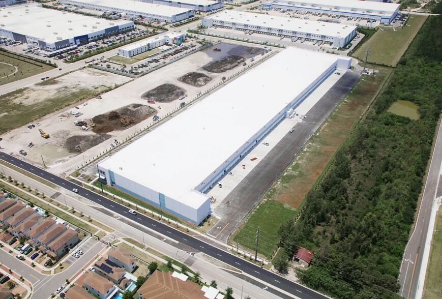 11250 W 36th Ave, Hialeah, FL for lease - Building Photo - Image 3 of 11