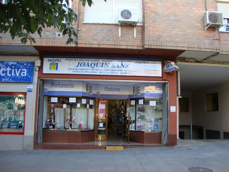 Retail in Benifaió, Valencia for lease - Building Photo - Image 1 of 7
