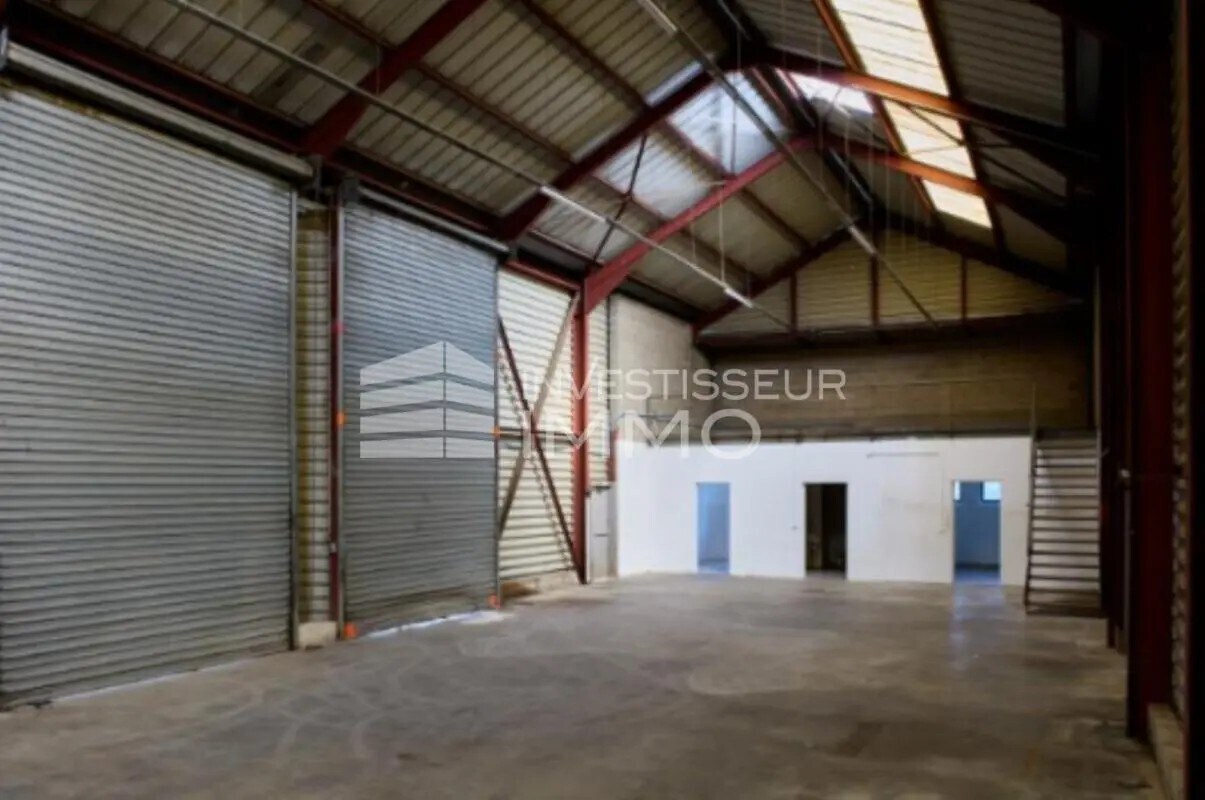 Flex in Villeneuve-le-Roi for lease Interior Photo- Image 1 of 3