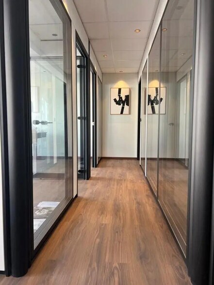 Office in Saint-Laurent-du-Var for lease - Building Photo - Image 3 of 7