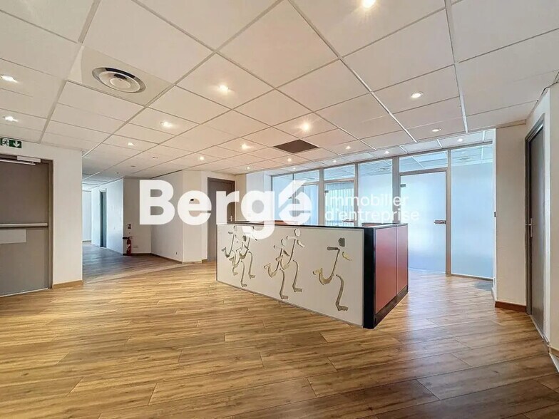 Office in Saint-Laurent-du-Var for lease - Lobby - Image 1 of 8