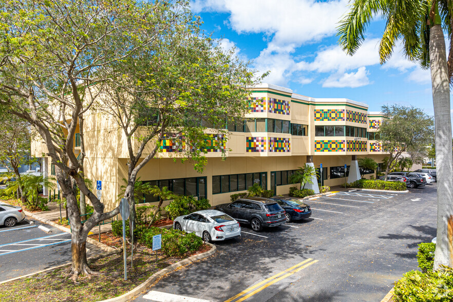 4577 N Nob Hill Rd, Sunrise, FL for lease - Primary Photo - Image 1 of 18